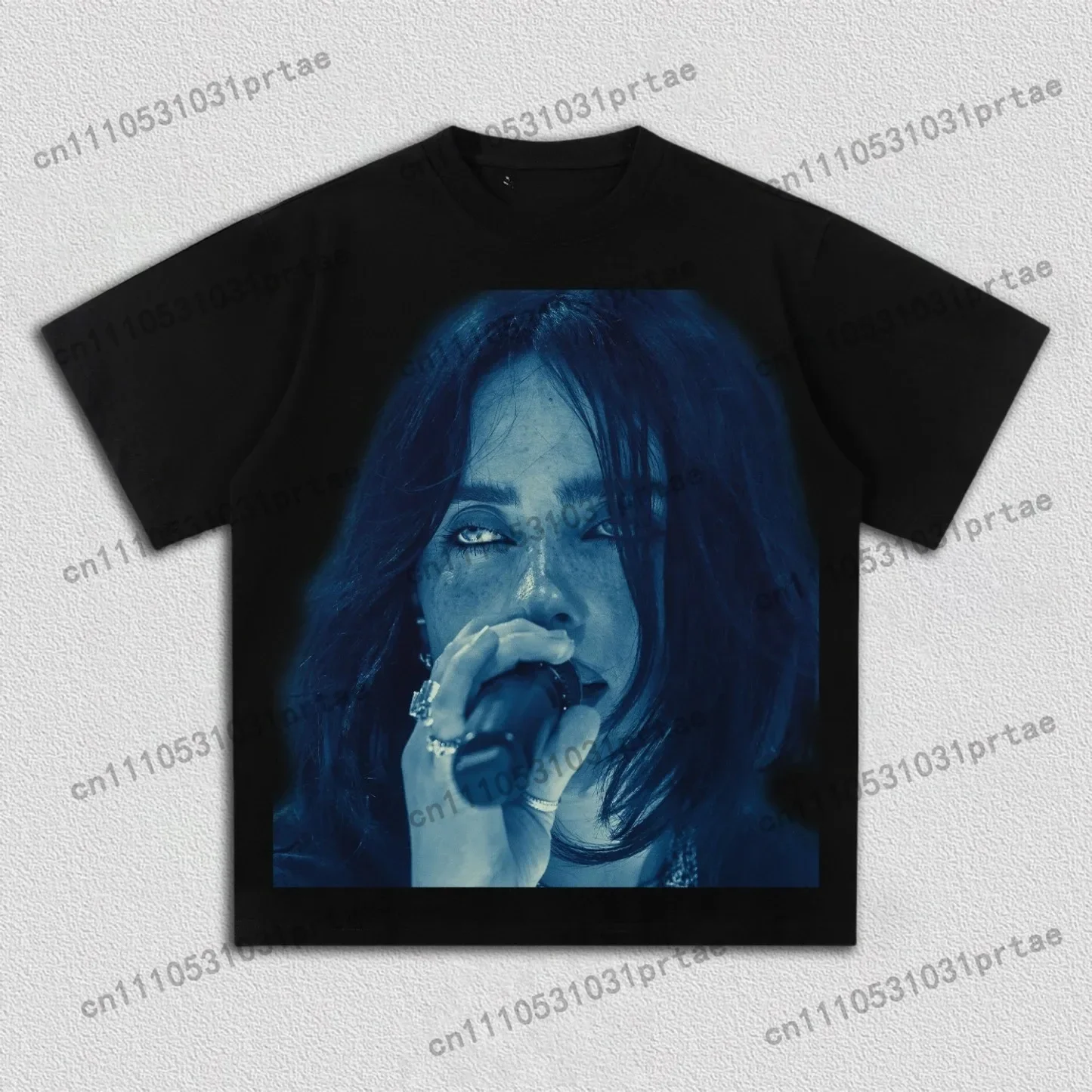 T-shirt con Stampa Grafica di  - Poster Men Fashion recensione e prezzo